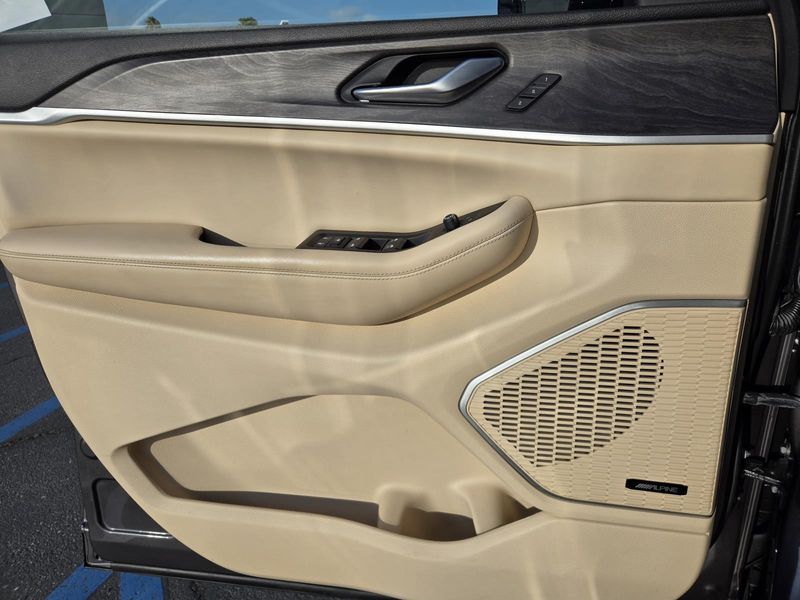 Used 2023 Jeep Grand Cherokee L Limited 4x2