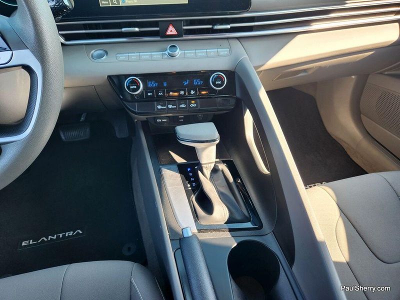 2024 Hyundai Elantra SELImage 39
