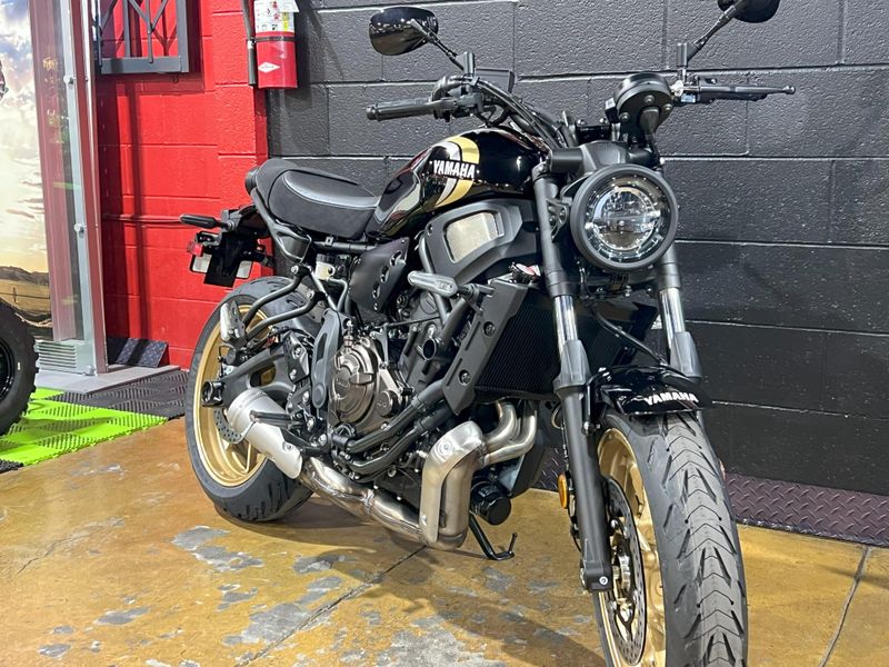 2025 Yamaha XSR700 Image 11