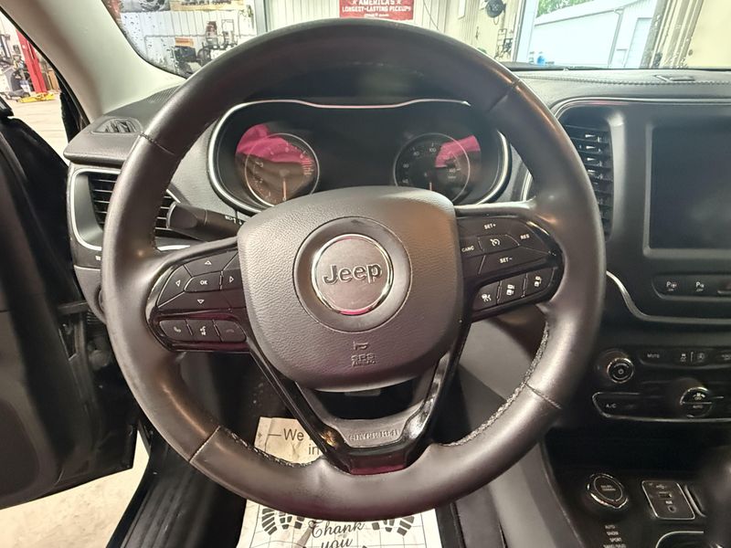 Used 2023 Jeep Cherokee Altitude LuxImage 27
