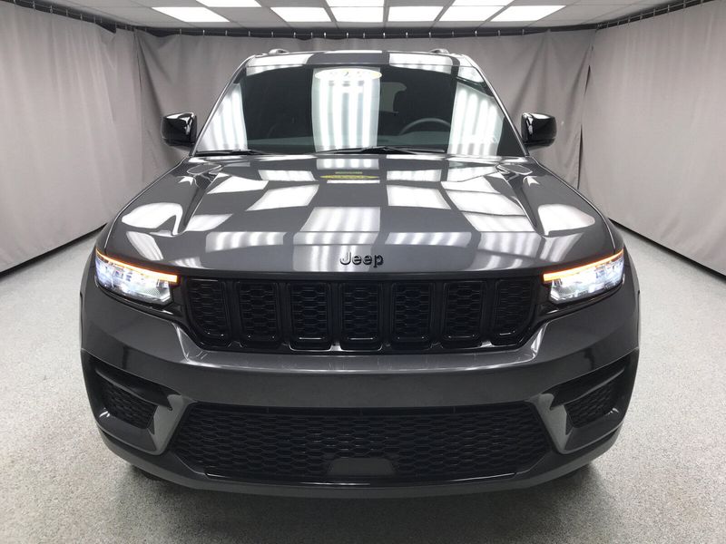 Used 2023 Jeep Grand Cherokee AltitudeImage 18