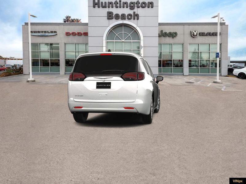 2025 Chrysler Voyager LX FWDImage 14