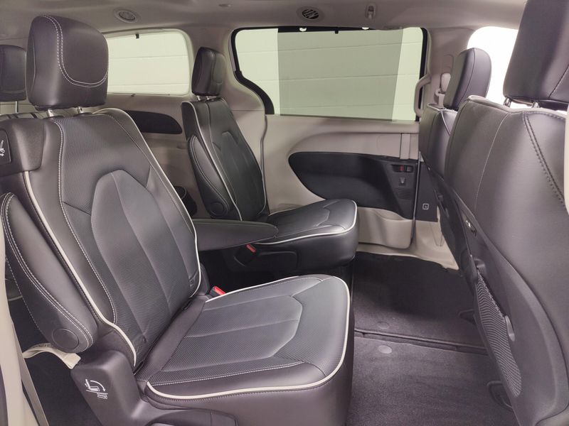 2024 Chrysler Pacifica Limited AWD w/Safety SphereImage 22