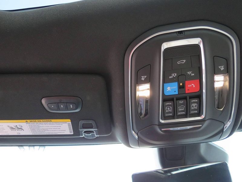 Used 2024 Jeep Grand Cherokee Limited 4x4 4dr SUVImage 15