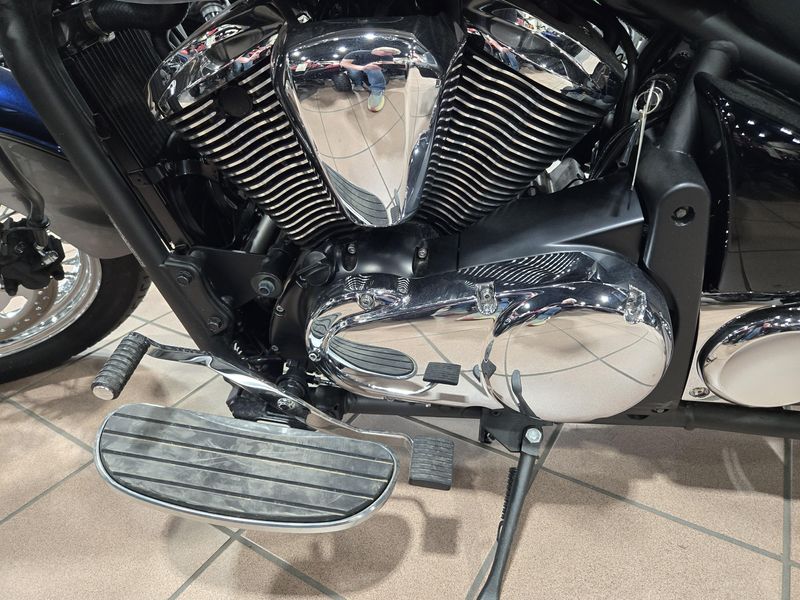 New 2025 Kawasaki VULCAN 900 CLASSIC LT METALLIC GRAPHITE GRAY AND METALLIC CARBON GRAY Image 16