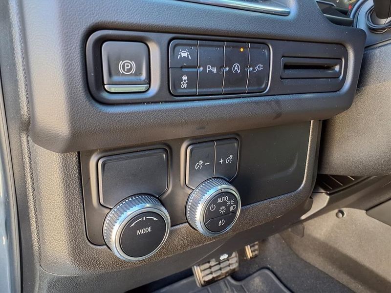 Used 2022 GMC Yukon SLEImage 18