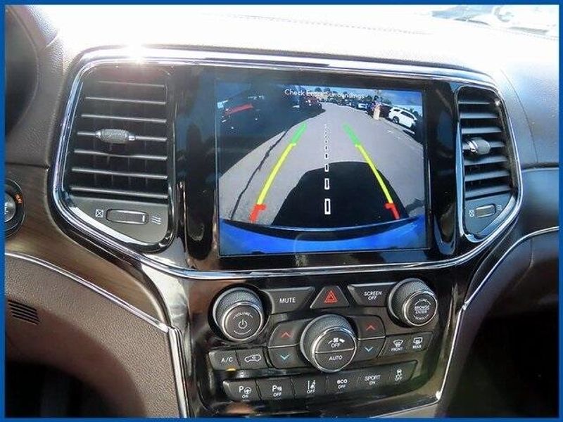 2019 Jeep Grand Cherokee Overland photo 18