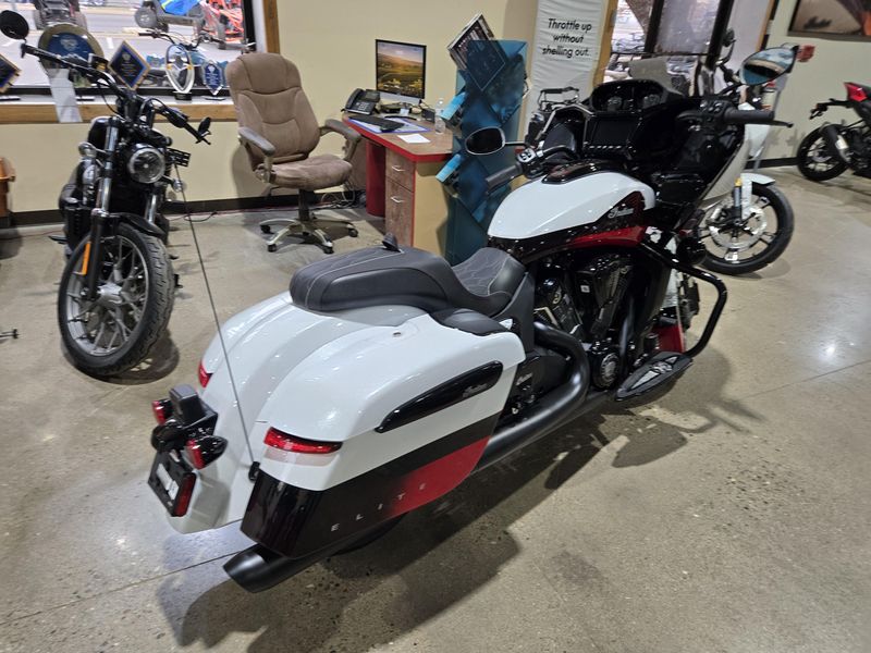 2025 Indian Motorcycle CHALLENGER ELITE 49ST Image 6
