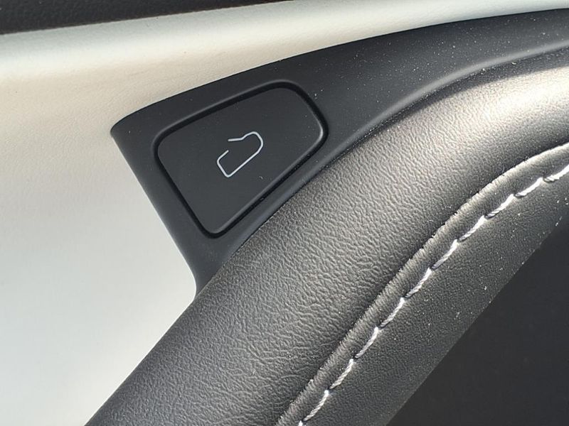 2021 Tesla Model Y Long RangeImage 20