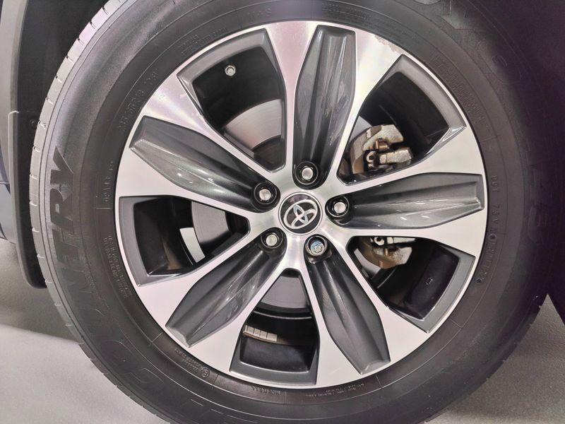 Used 2022 Toyota Highlander XLE AWD w/SunroofImage 29