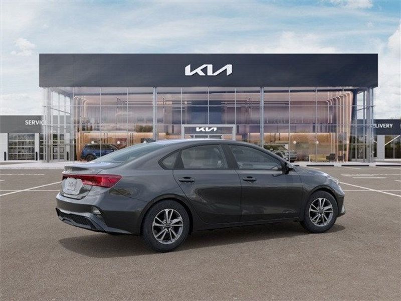 2024 Kia Forte LXSImage 6