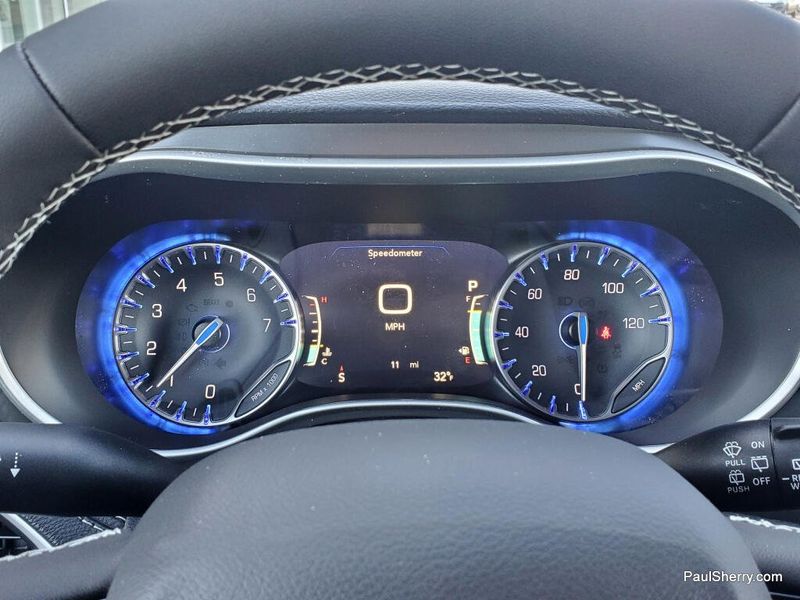 New 2026 Chrysler Pacifica Select