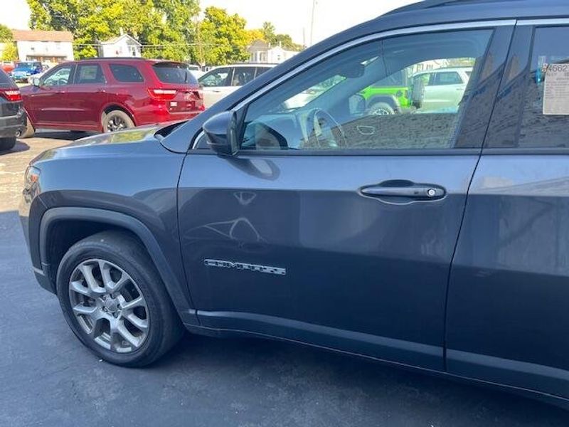 Used 2022 Jeep Compass Image 5