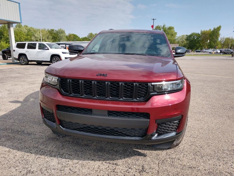 2023 Jeep Grand Cherokee L Altitude 4x4Image 2