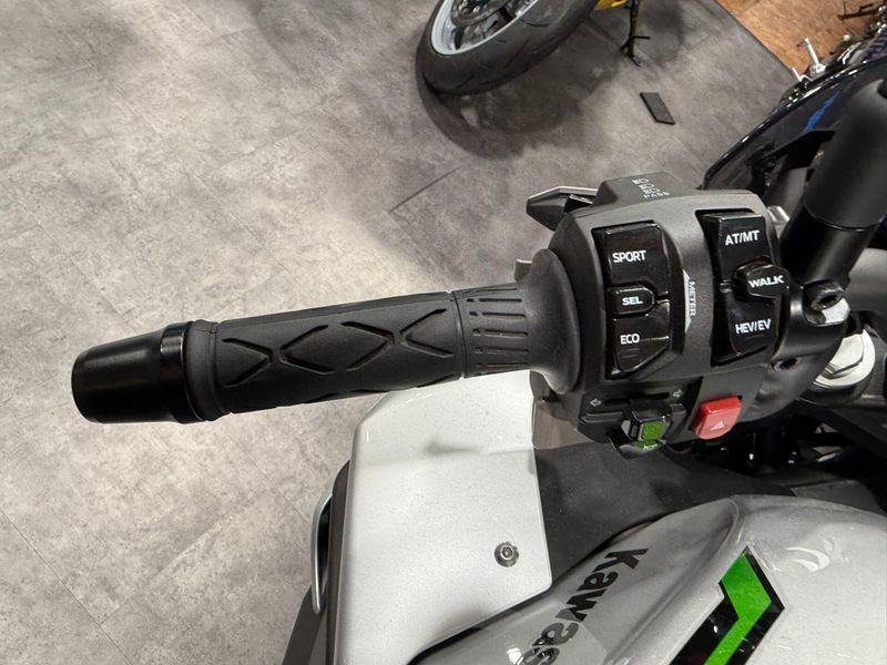Used 2024 Kawasaki Z7 Hybrid ABS Image 18