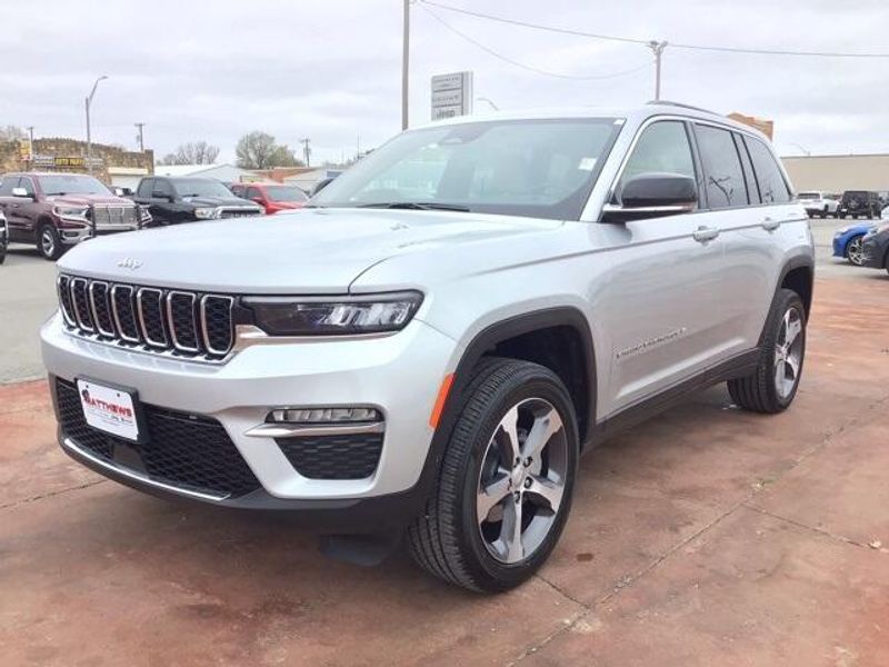 New 2025 Jeep Grand Cherokee Limited 4x2Image 17