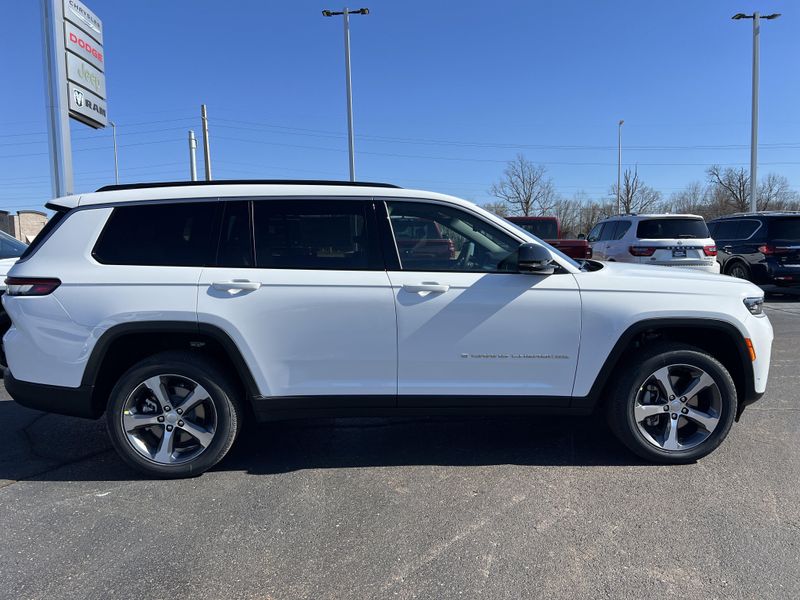 New 2026 Jeep Grand Cherokee L Limited 4x4Image 5