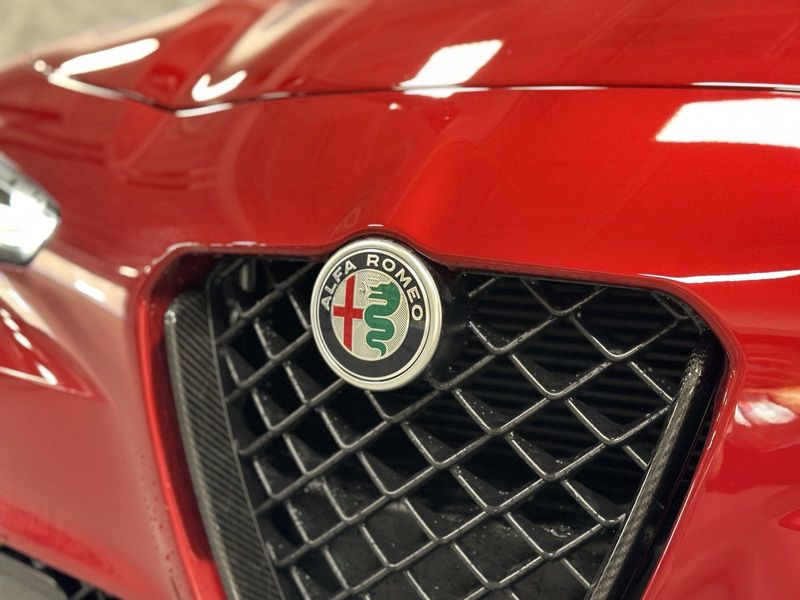 2024 Alfa Romeo Giulia Quadrifoglio Carbon RwdImage 31