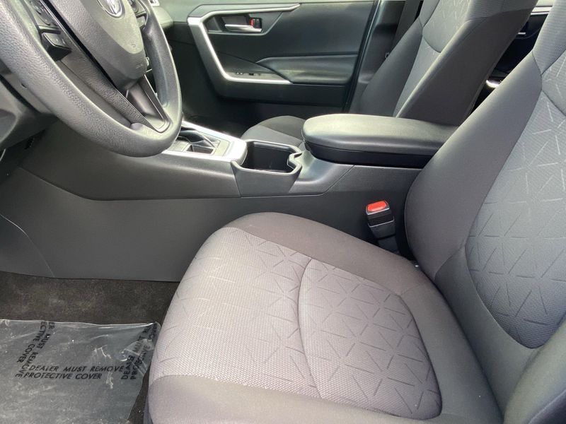 2023 Toyota RAV4 XLEImage 17