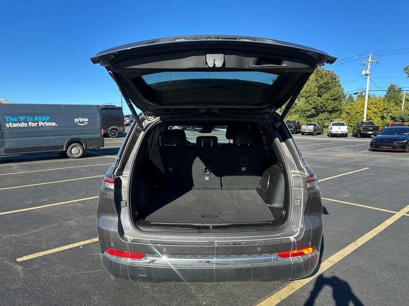 2024 Jeep Cherokee Limited 4xe photo 9