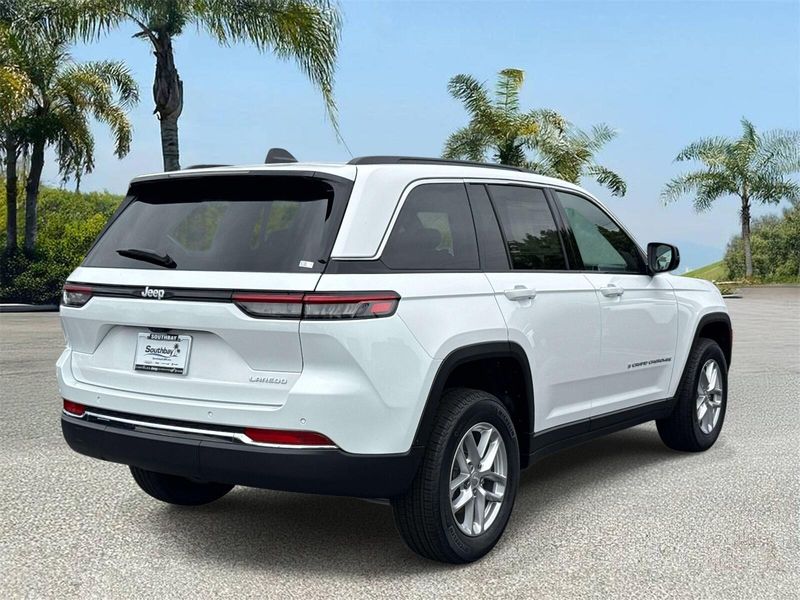 New 2026 Jeep Grand Cherokee Laredo 4x2