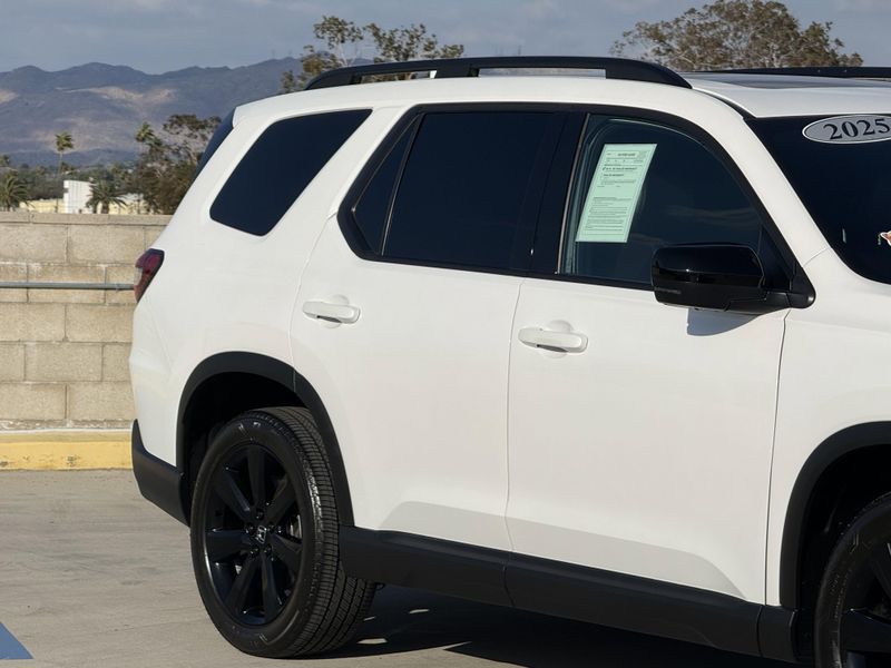 Used 2025 Honda Pilot Black EditionImage 5