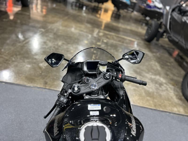 New 2026 Kawasaki NINJA ZX-6R ABS Image 2