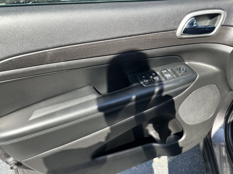 Used 2018 Jeep Grand Cherokee Laredo EImage 17