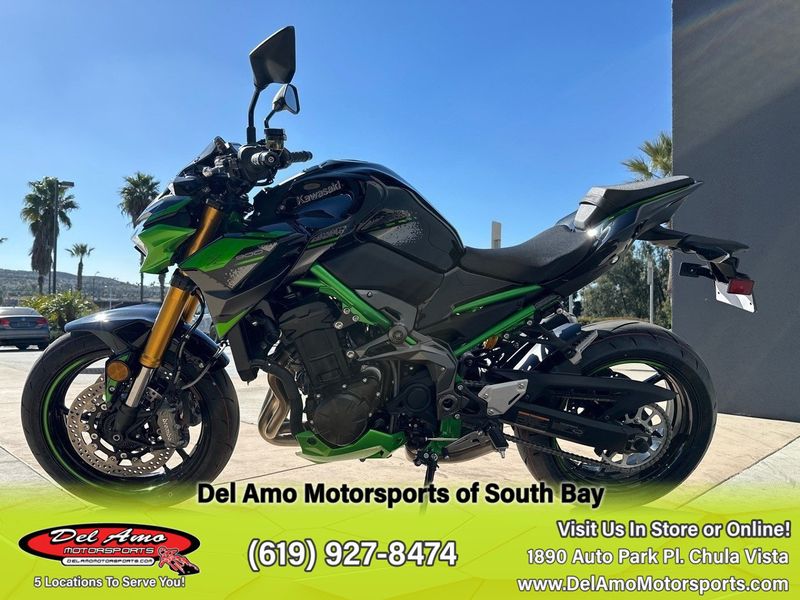 2024 Kawasaki ZR900MRFNL-BK2  in a METALLIC SPARK BLACK/METALLIC MATTE GRAPHENESTEEL GRAY/CANDY LIME GREEN exterior color. Del Amo Motorsports of South Bay (619) 547-1937 delamomotorsports.com 