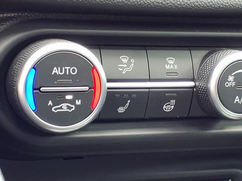 Used 2023 Alfa Romeo Giulia EstremaImage 21