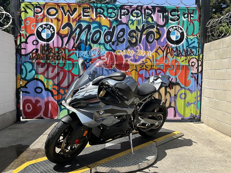 2025 BMW S 1000 RR Image 3