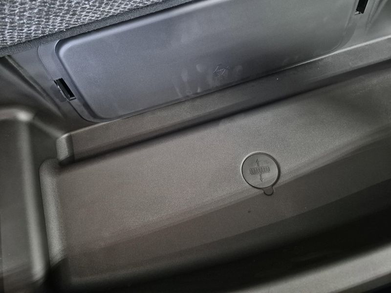 New 2025 Jeep Grand Cherokee L Limited 4x4Image 17