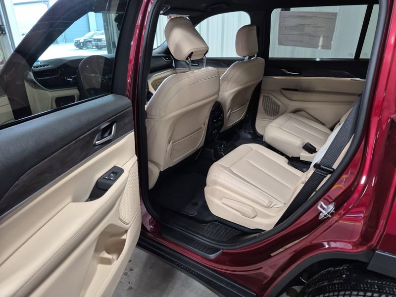 New 2025 Jeep Grand Cherokee L Limited 4x4Image 26