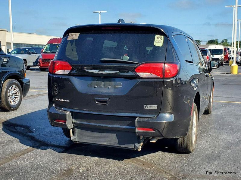 Used 2023 Chrysler Voyager LXImage 11