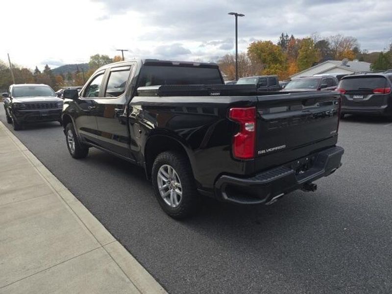 2019 Chevrolet Silverado 1500 RST photo 2