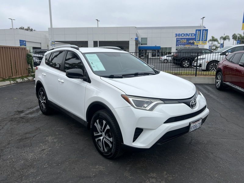 2016 Toyota RAV4 LEImage 4