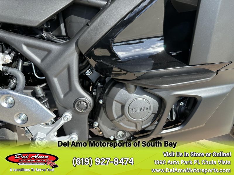 2025 Yamaha YZF-R3 ABS Image 14