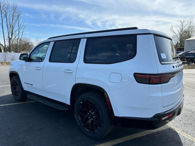 2025 Jeep Wagoneer Series II photo 10