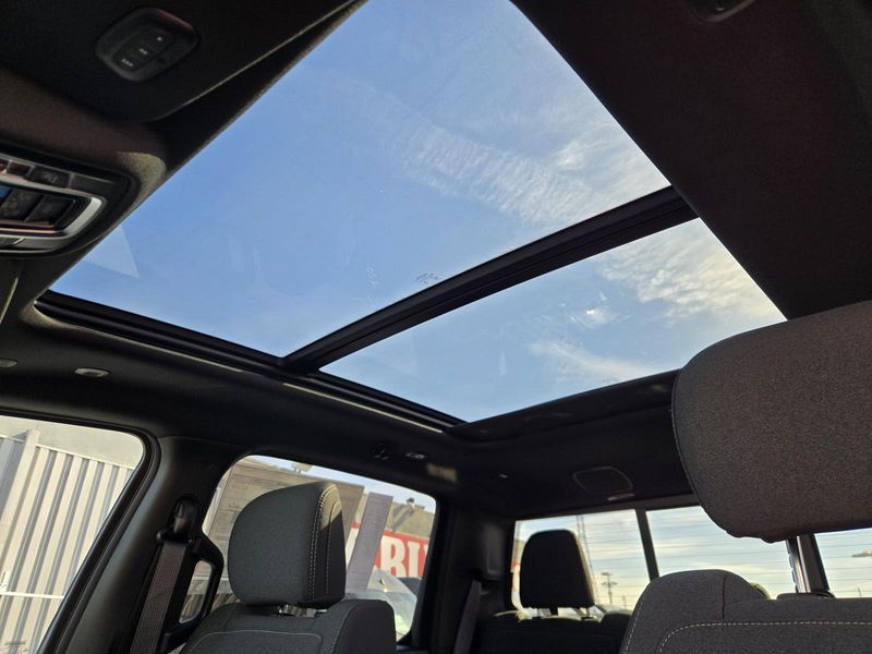 New 2026 RAM 1500 Big Horn Crew Cab 4x2 5'7' Box