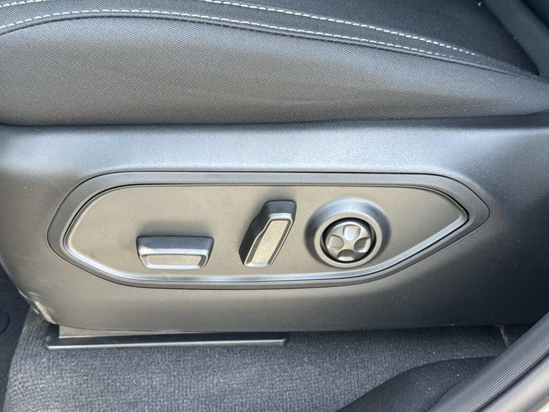 New 2026 Jeep Grand Cherokee L Laredo 4x2
