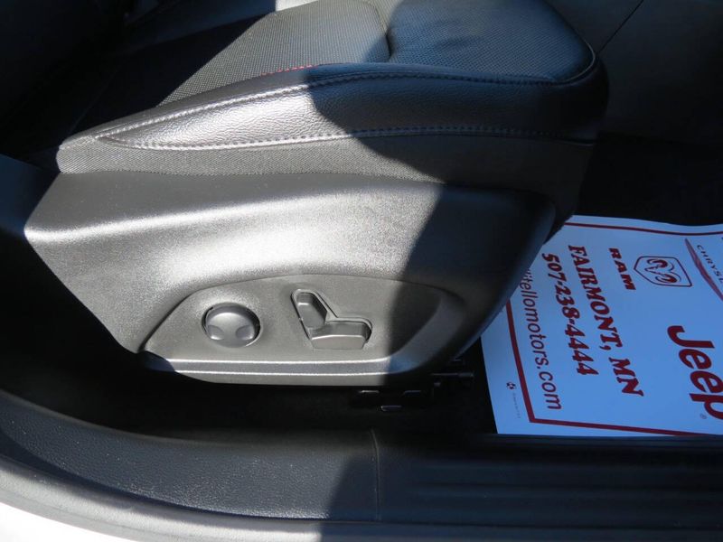 Used 2025 Jeep Compass Trailhawk 4x4 4dr SUVImage 8