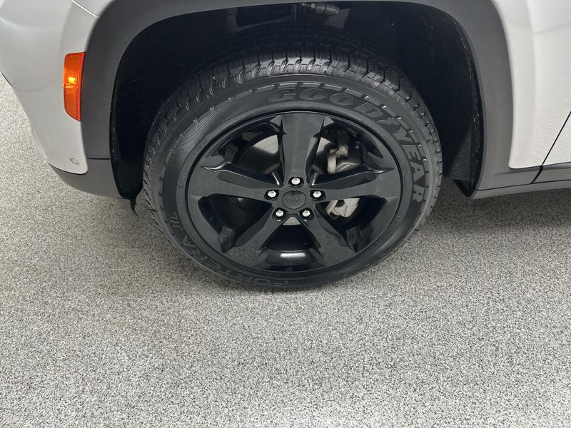 Used 2025 Jeep Grand Cherokee LimitedImage 18