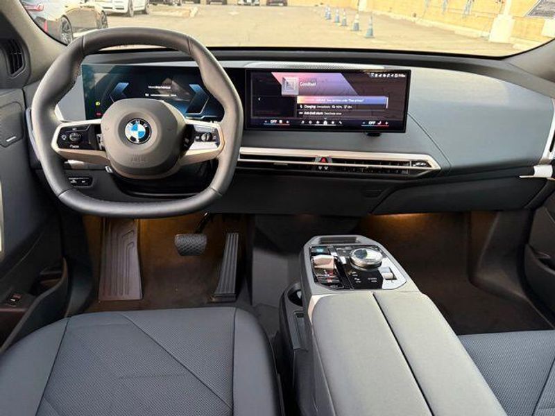 New 2026 BMW iX xDrive45Image 24