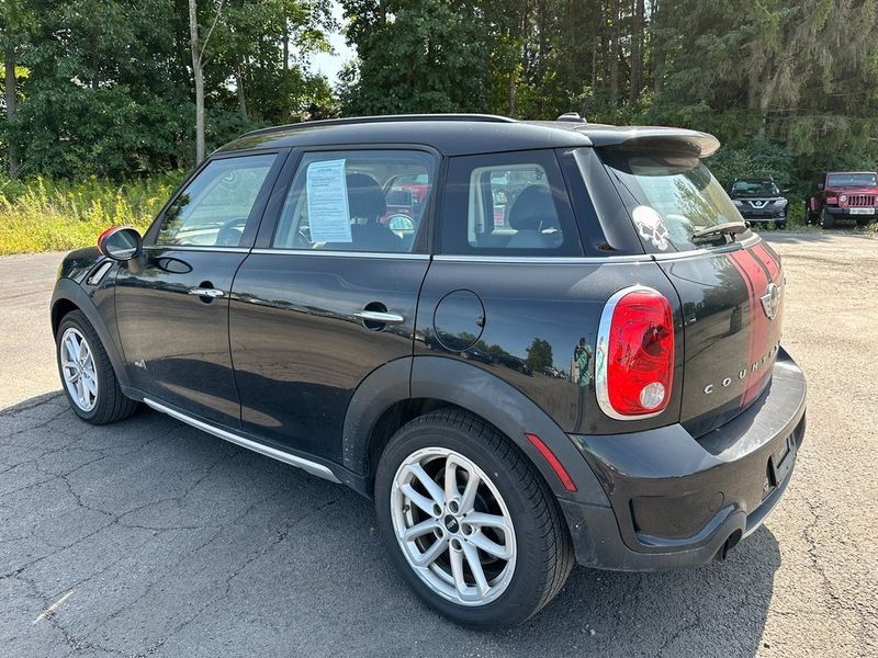 2016 MINI Countryman BaseImage 13