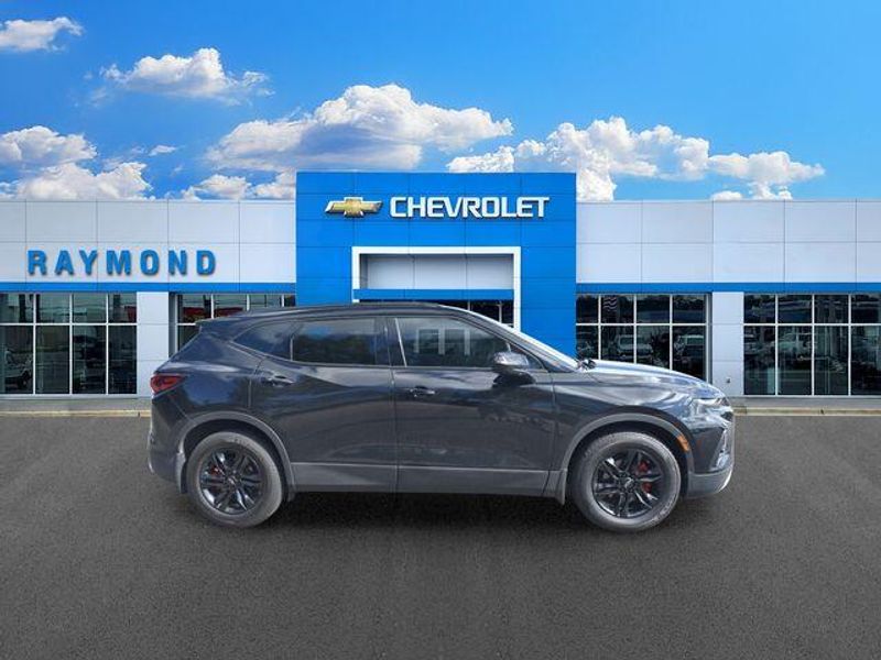 Used 2021 Chevrolet Blazer LTImage 2
