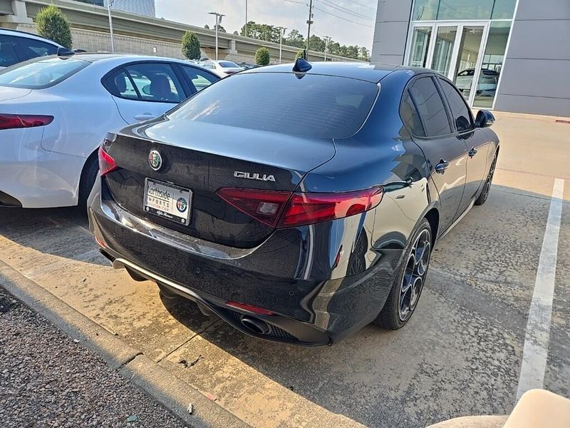 Used 2022 Alfa Romeo Giulia VeloceImage 3