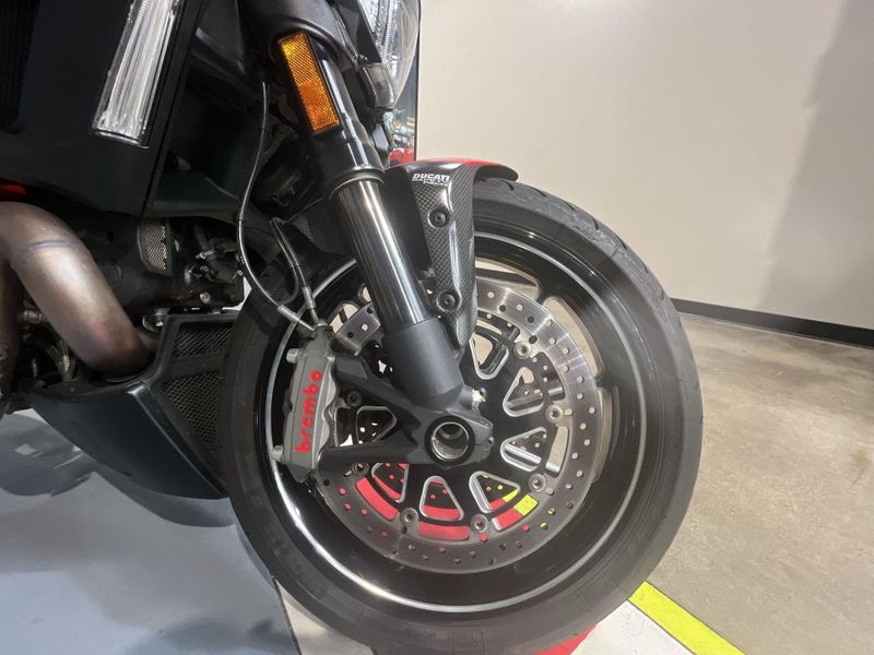 2015 Ducati Diavel Image 10