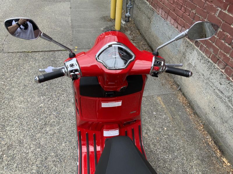 New 2025 Vespa GTS SUPER 300 