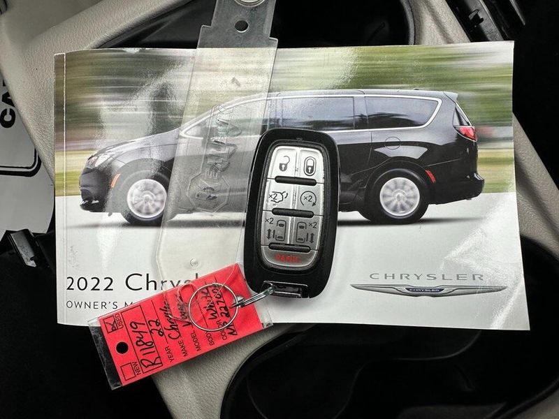 2022 Chrysler Voyager LXImage 8