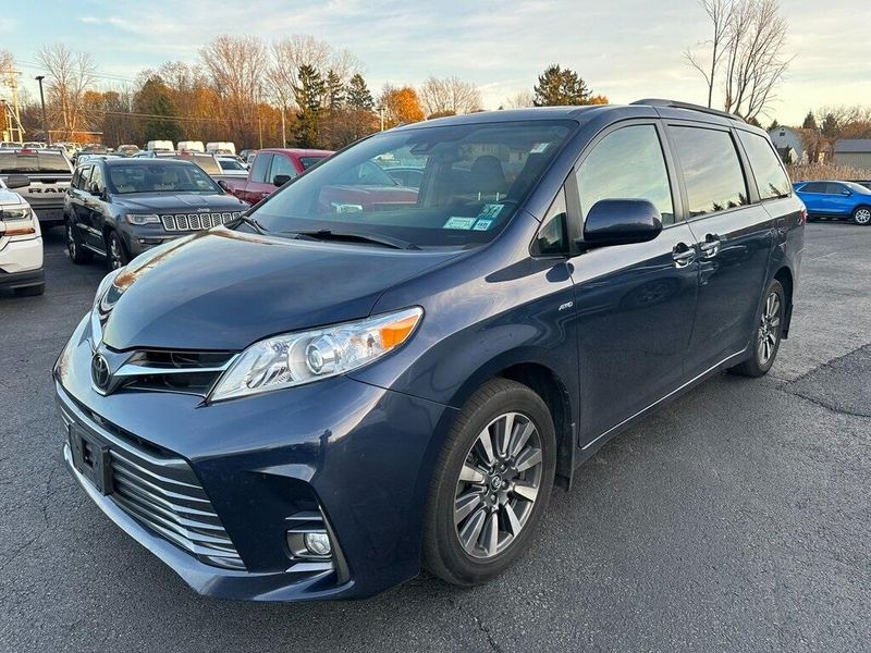 2019 Toyota Sienna XLE PremiumImage 11